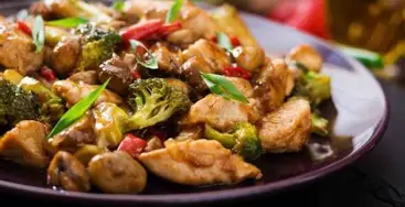 Pollo en vegetales